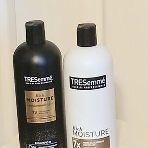 TRESemmé Rich Moisture Shampoo - Black and White